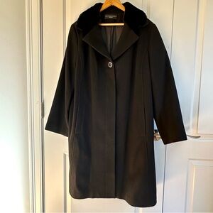 Vintage Apostrophe 100% Wool Women’s Overcoat Size 16W w/ faux fur neckline trim